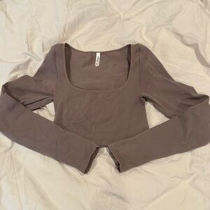 Aritzia Sunday Best Ribbed Cropped Long Sleeve Shirt